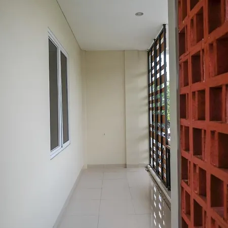 Reddoorz Plus Near Ums Solo 2-3